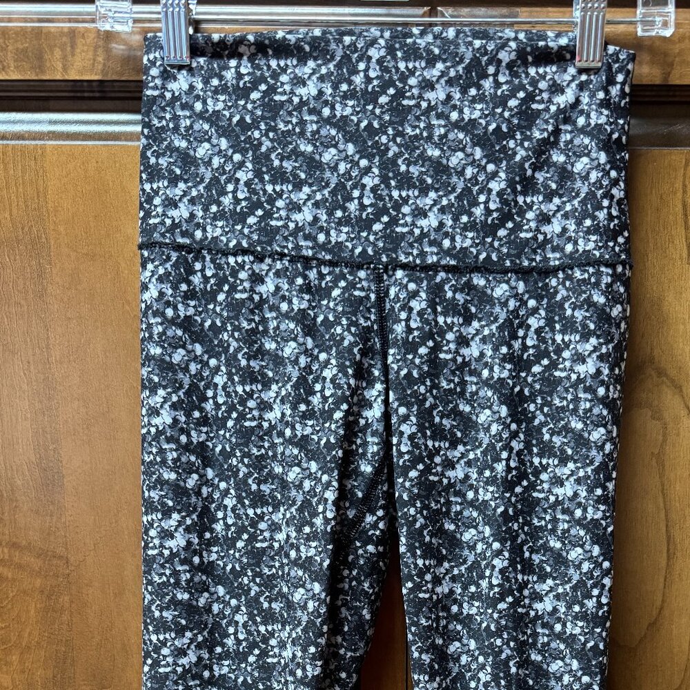 LULULEMON Shine Tights (Roll Down) Shimmy Shimmer Black White Sequins-Size 8